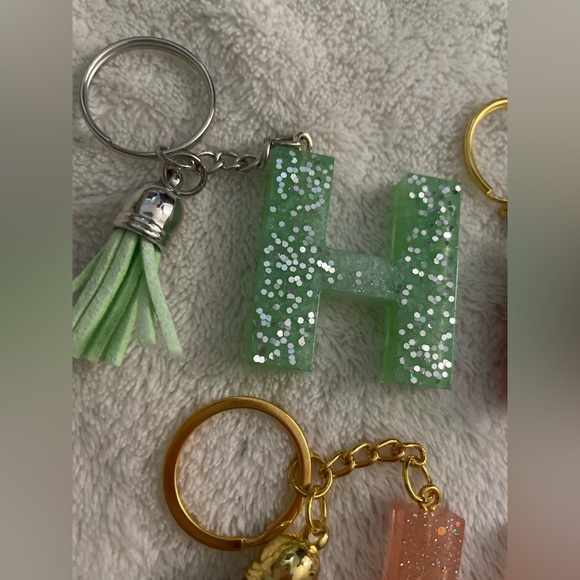 H Initial Glitter Resin Keychain Green - Picture 4 of 6